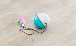 Zabawka piłka z myszką na baterie dla kota Trixie